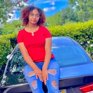 Meet your Posher, Kayla